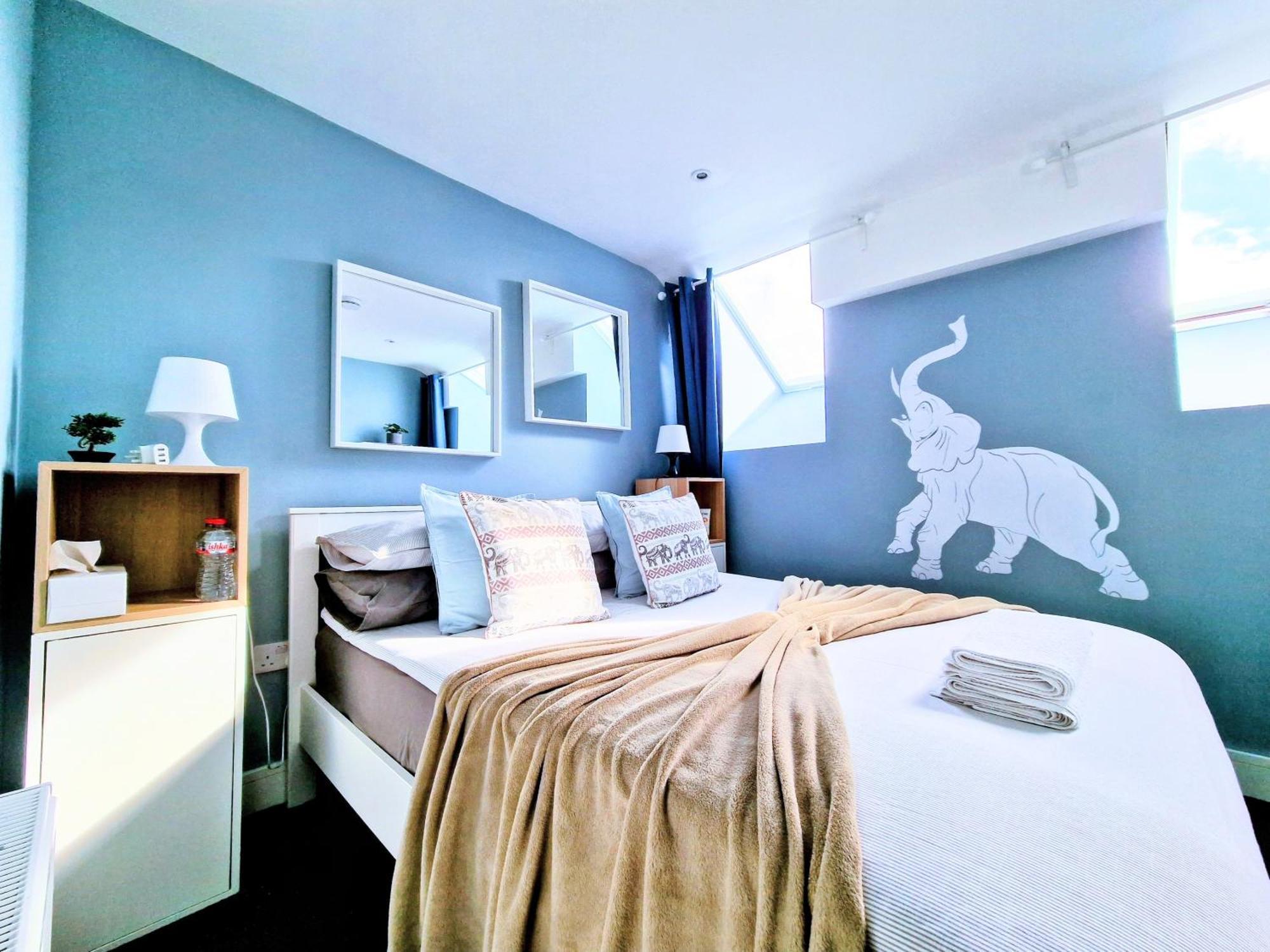 Blue Elephant Room! Lucan Exteriör bild
